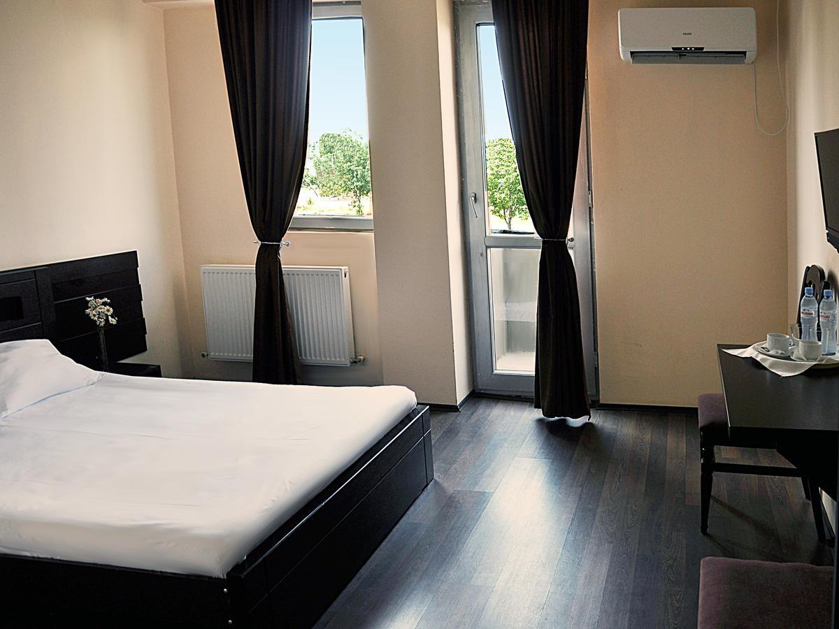 Grand Hotel Тбилиси Екстериор снимка
