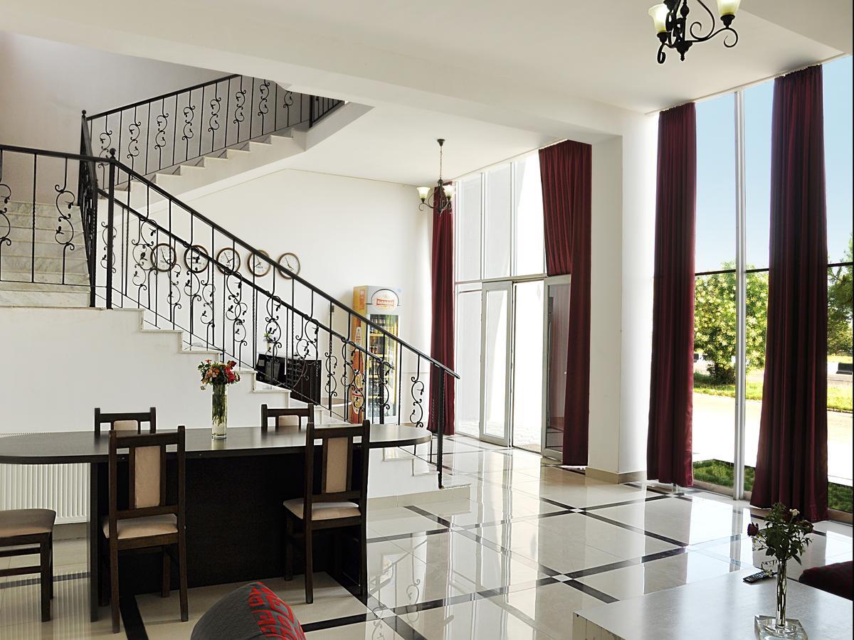 Grand Hotel Тбилиси Екстериор снимка